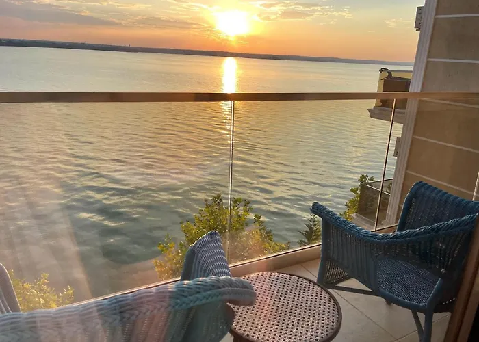 Lake View Solid Residence Mamaia